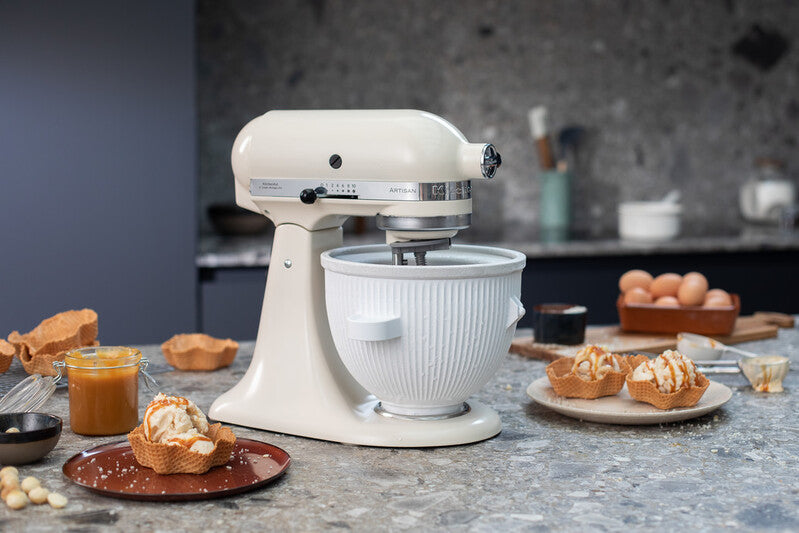 KitchenAid 4,8 L 5KSM175 Artisan Küchenmaschine Allrounderset mit Gemüseschneider+Fleischwolf+Spritzge