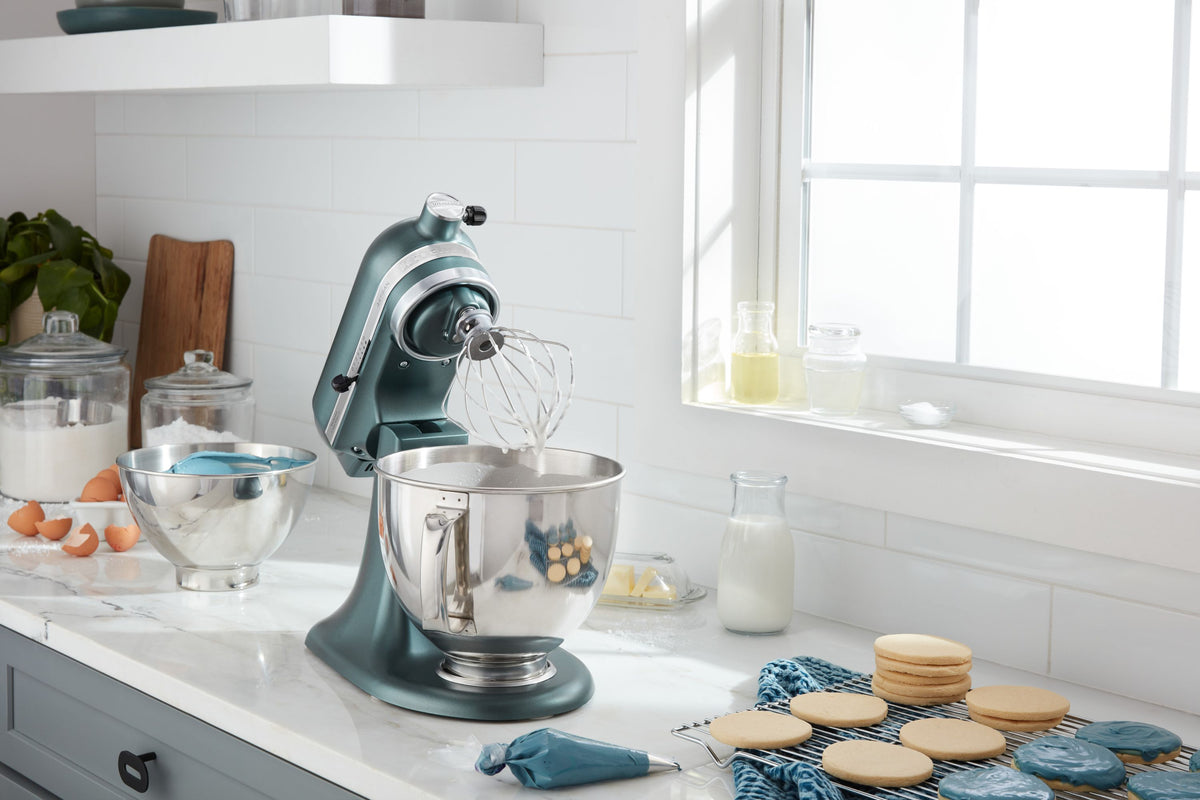 KitchenAid 4,8 L 5KSM175 Artisan Küchenmaschine Beginnerset mit Gemüseschneider